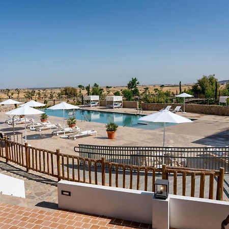 فندق هوسبيس بالاسيو دي أريناليس آند سبا Caces المظهر الخارجي الصورة The swimming pool at the hotel