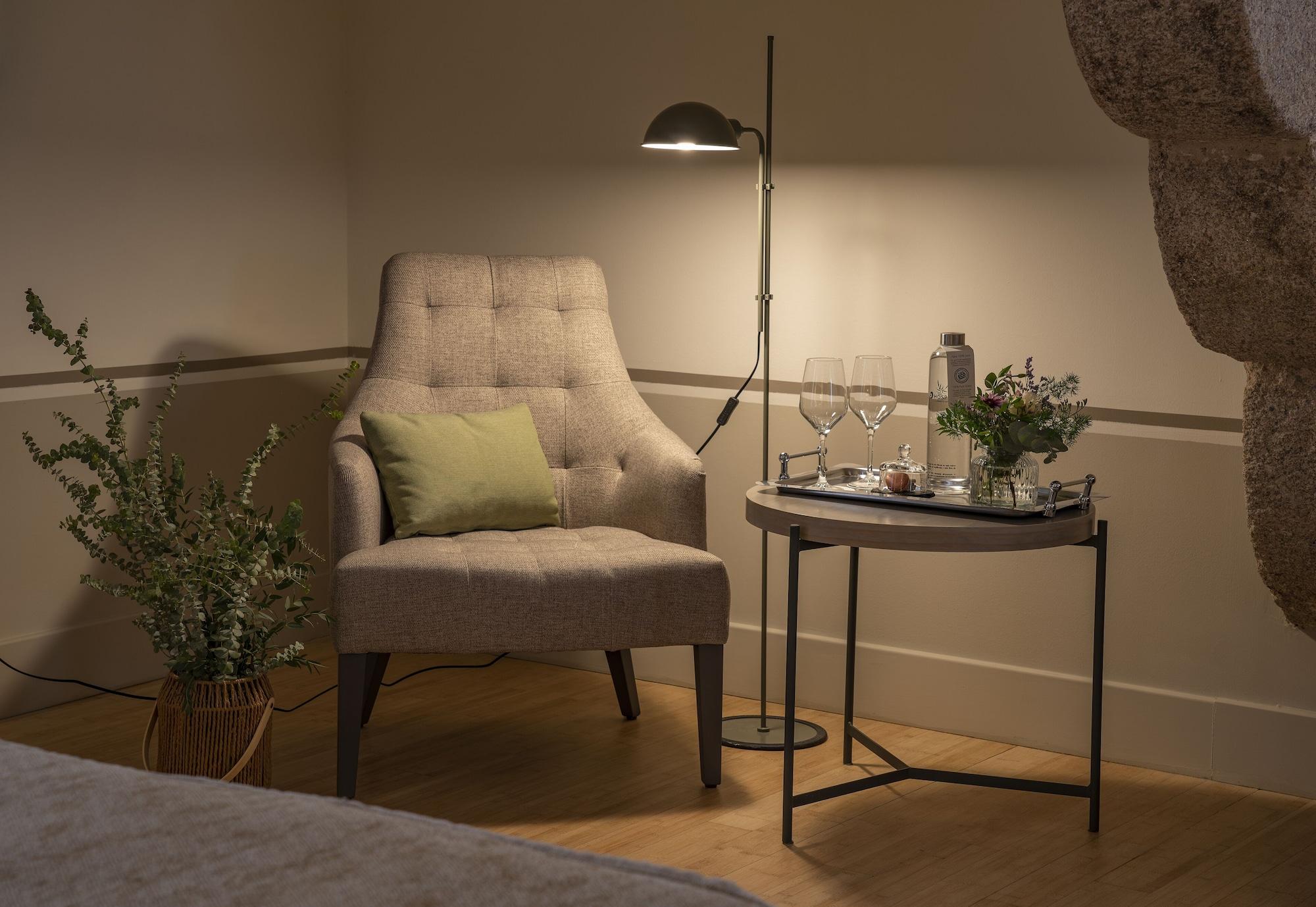 فندق هوسبيس بالاسيو دي أريناليس آند سبا Caces المظهر الخارجي الصورة A floor lamp