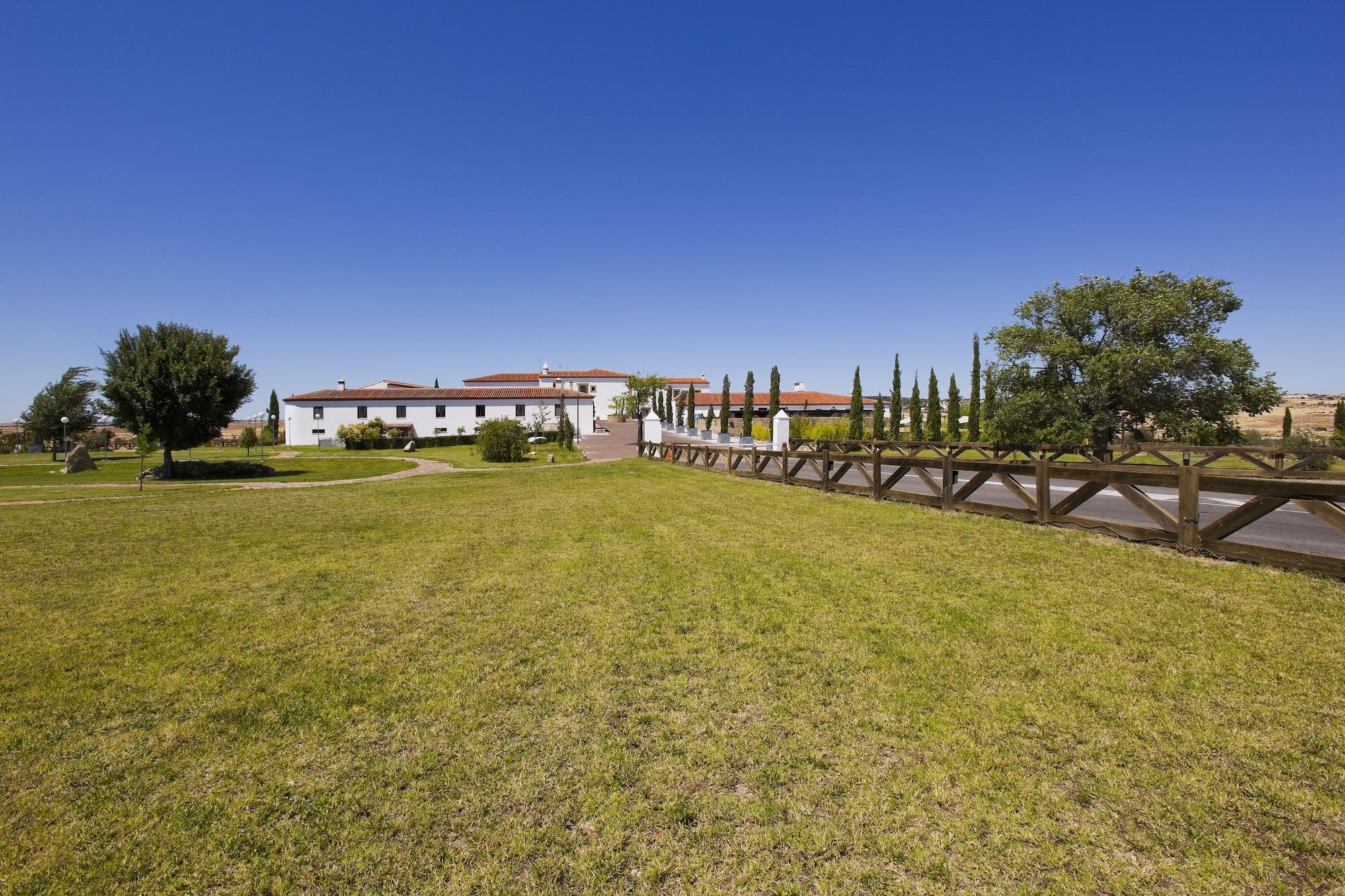 فندق هوسبيس بالاسيو دي أريناليس آند سبا Caces المظهر الخارجي الصورة The Pousada de Óbidos, where the album was recorded