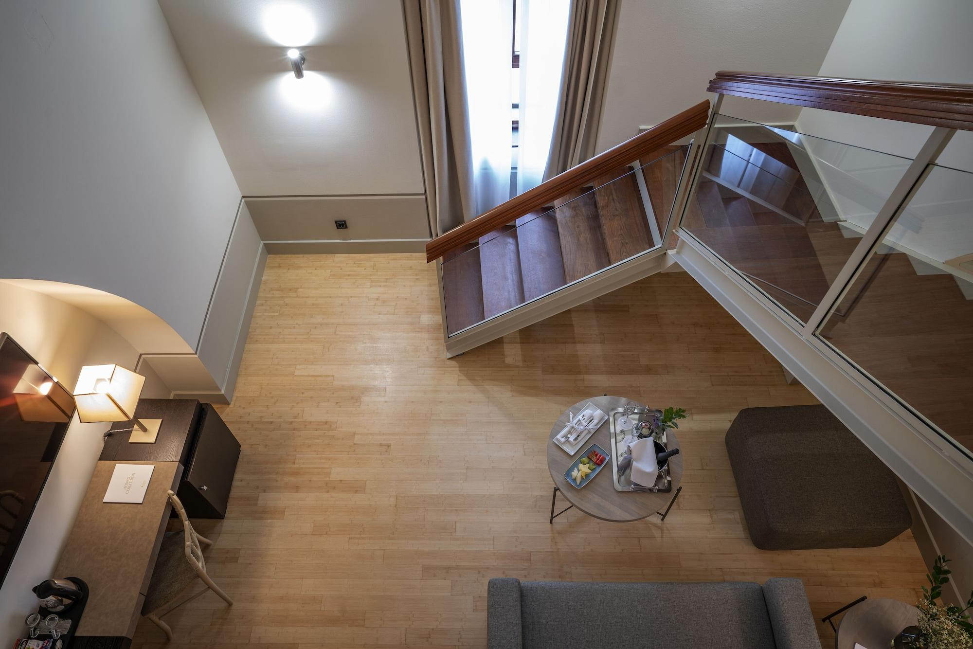 فندق هوسبيس بالاسيو دي أريناليس آند سبا Caces المظهر الخارجي الصورة A staircase in a house