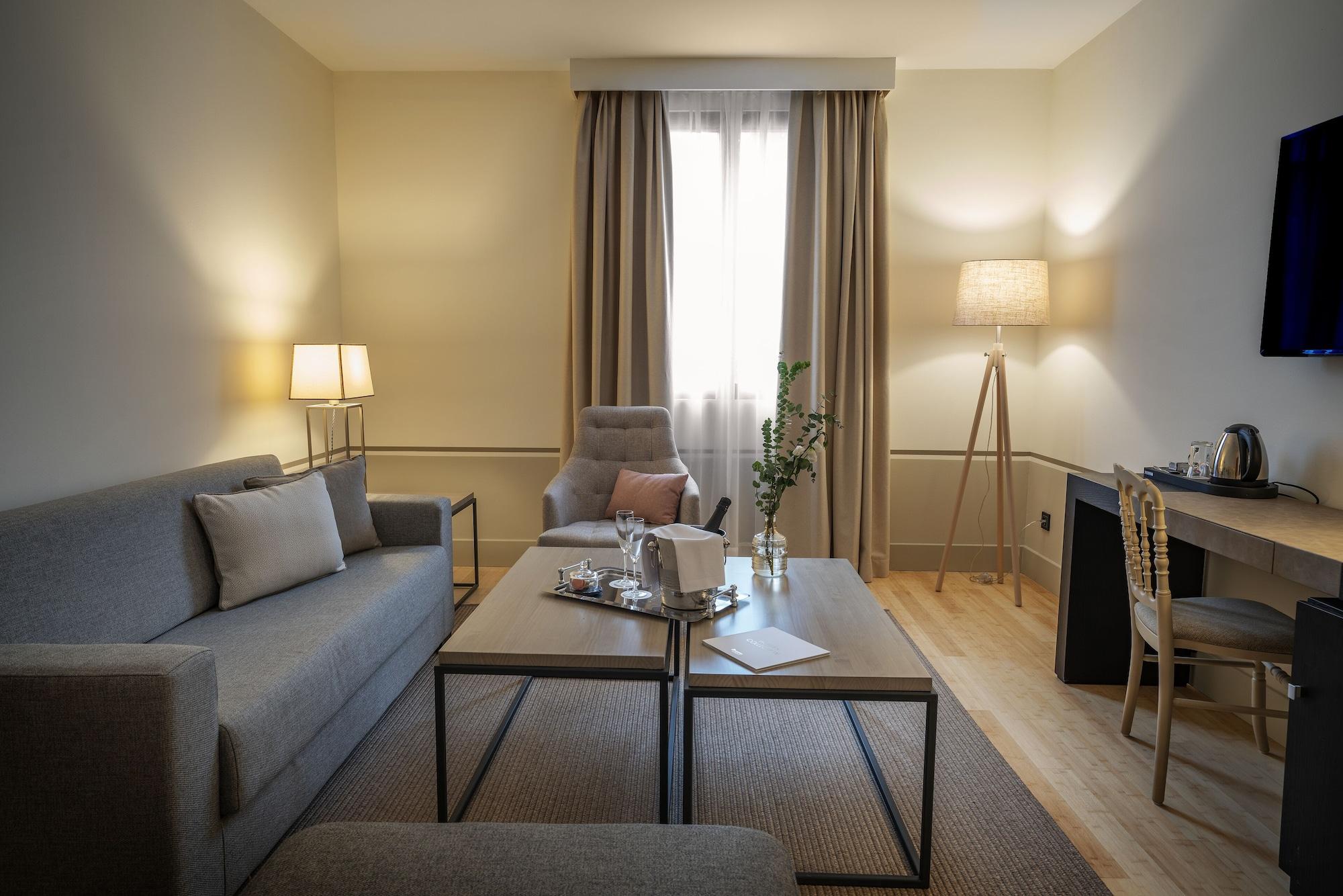 فندق هوسبيس بالاسيو دي أريناليس آند سبا Caces المظهر الخارجي الصورة A suite at the Hotel du Pont de l'Alma