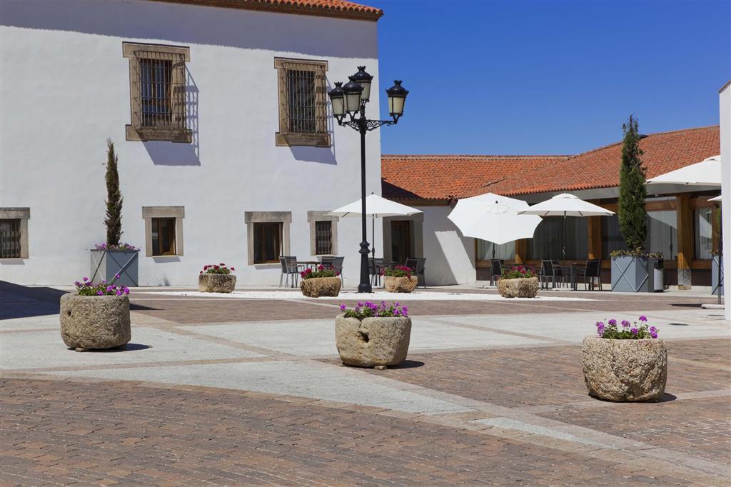 فندق هوسبيس بالاسيو دي أريناليس آند سبا Caces المظهر الخارجي الصورة The square in front of the Casa Diogo Cao