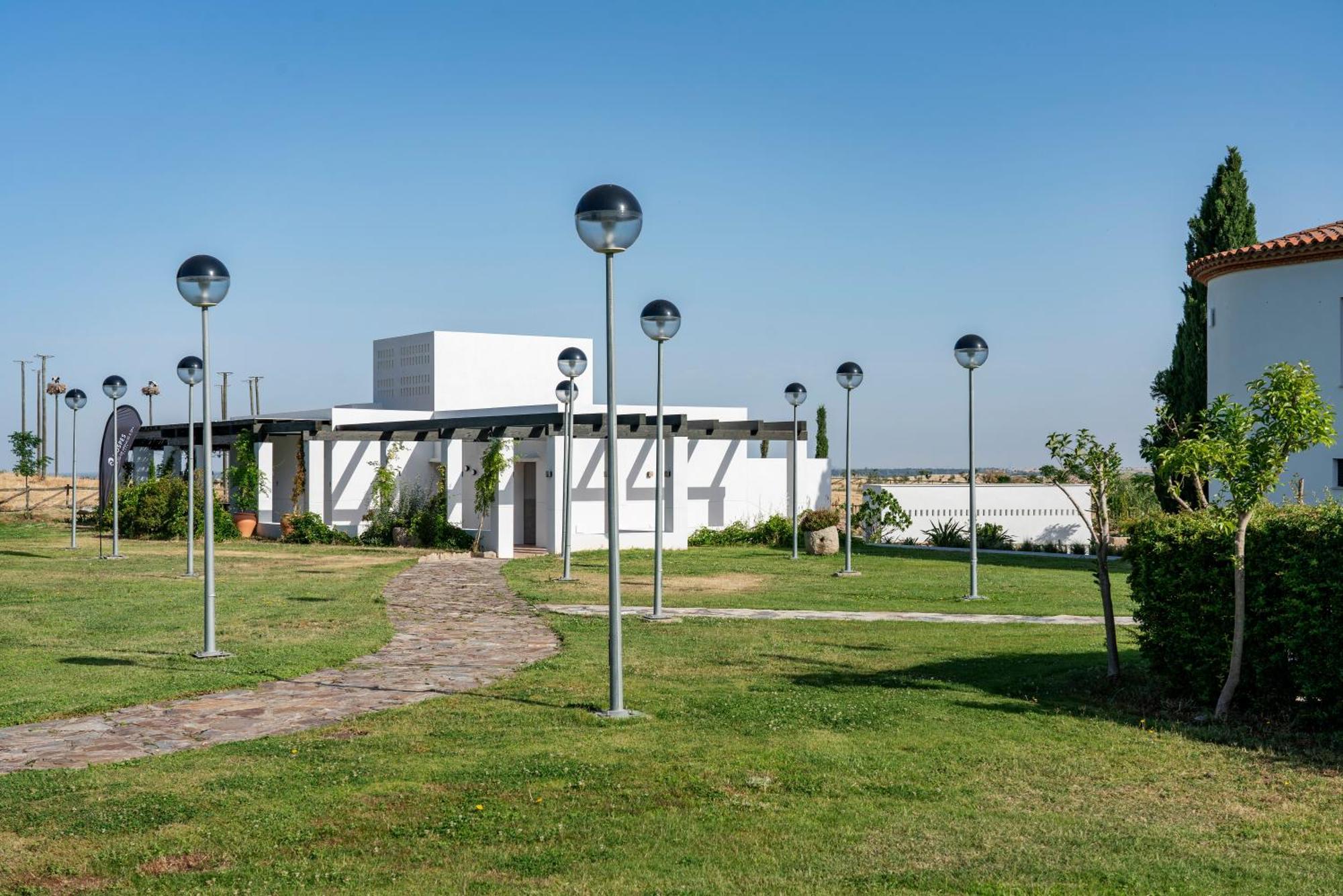 فندق هوسبيس بالاسيو دي أريناليس آند سبا Caces المظهر الخارجي الصورة The new crematorium