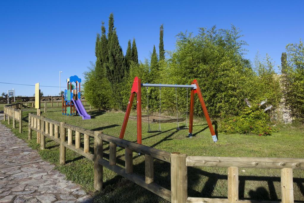 فندق هوسبيس بالاسيو دي أريناليس آند سبا Caces المظهر الخارجي الصورة Playground